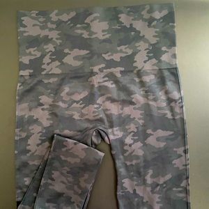 Spanx Camo Plus-size leggings NEVER WORN